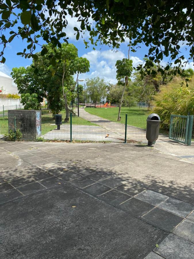 Chez Marc Apartment Les Abymes Exterior foto